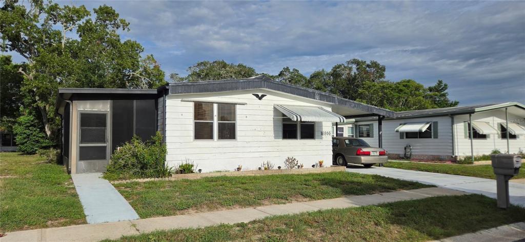 16806 Harley Street, Hudson FL, double-wide manufactured home in Lake Marinette 55+ community